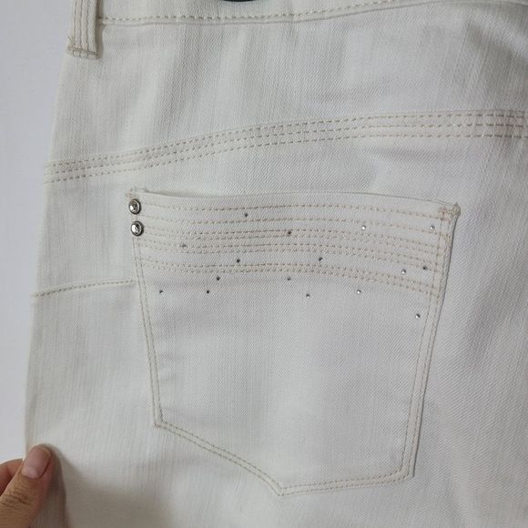Chico's White Women Jeans - Picture 5 of 9